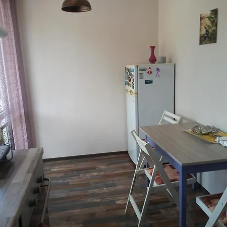 Διαμέρισμα мезонет мени - две спални и две бани