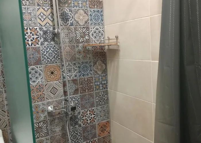 мезонет мени - две спални и две бани *