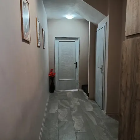 Apartamento мезонет мени - две спални и две бани